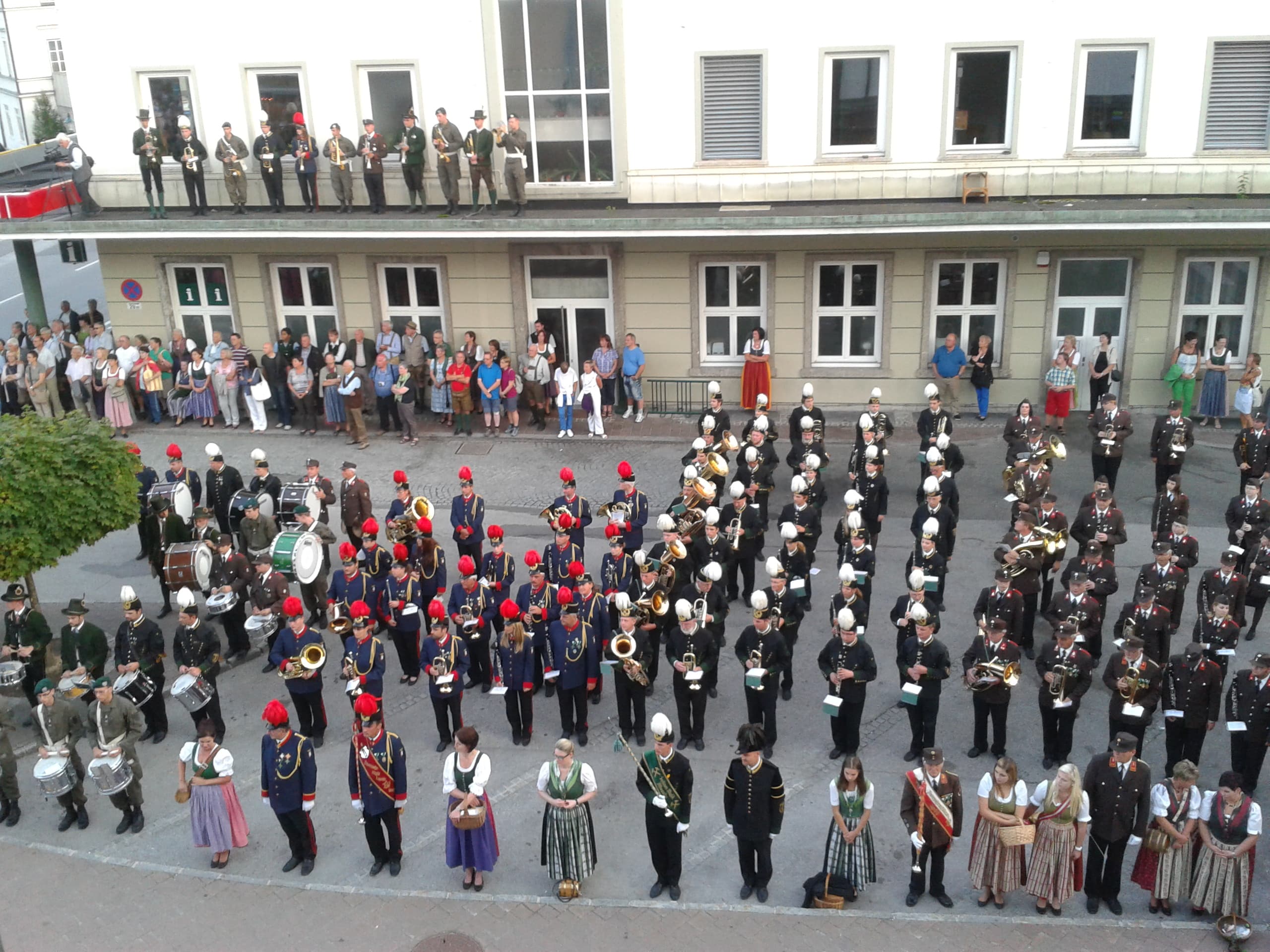 Flaggenparade mit der Militärmusik Steiermark